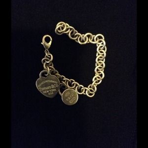 Used bracelet.it measures 7 inches.