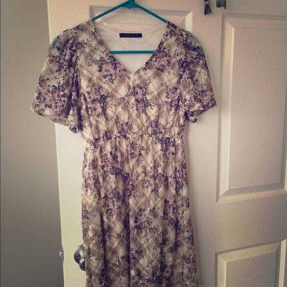 Beautiful floral dress 🌟🌟 - Picture 1 of 3
