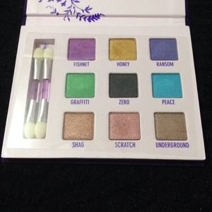Urban Decay Deluxe Eyeshadow Palette