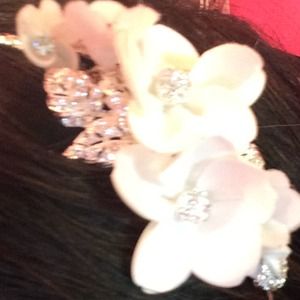 David bridal head band. NWOT