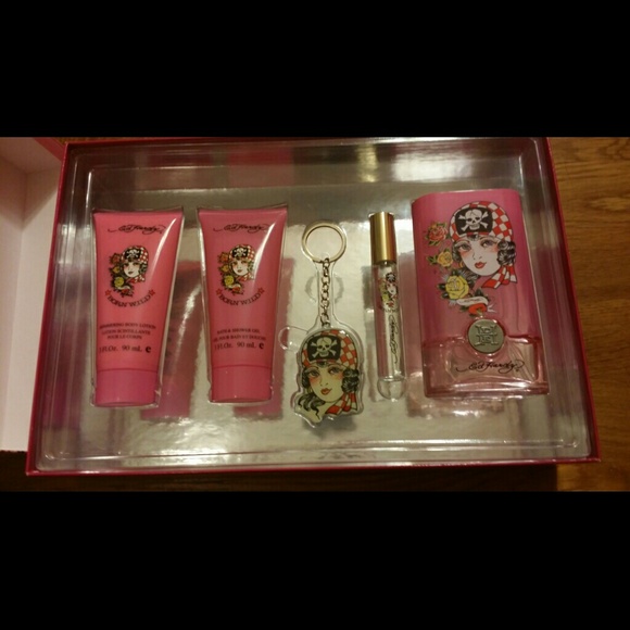 Ed hardy born wild perfume gift set