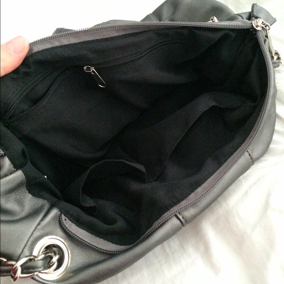 💕 Gorgeous Dark Silver Purse 💕 - Picture 3 of 4