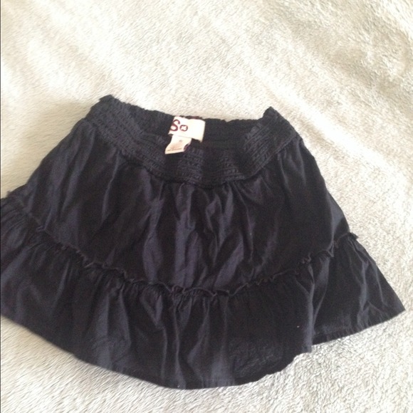 ✂️Girls black ruffle skirt in size 10