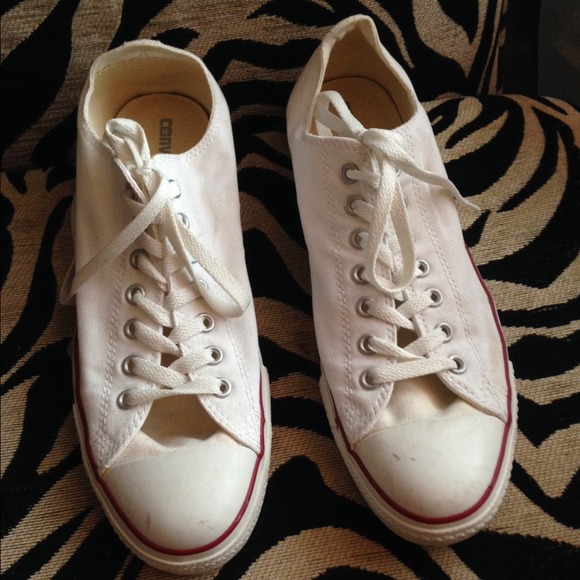 Cream Converse Chuck Taylor Tennis Shoes - Size 13