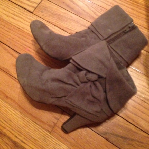 Boots - ⛔️sold⛔️