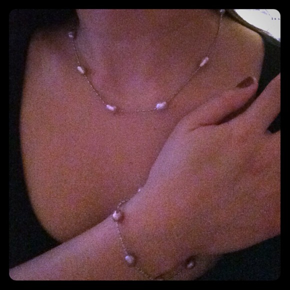 Authentc freshwater pearls necklace & bracelet set