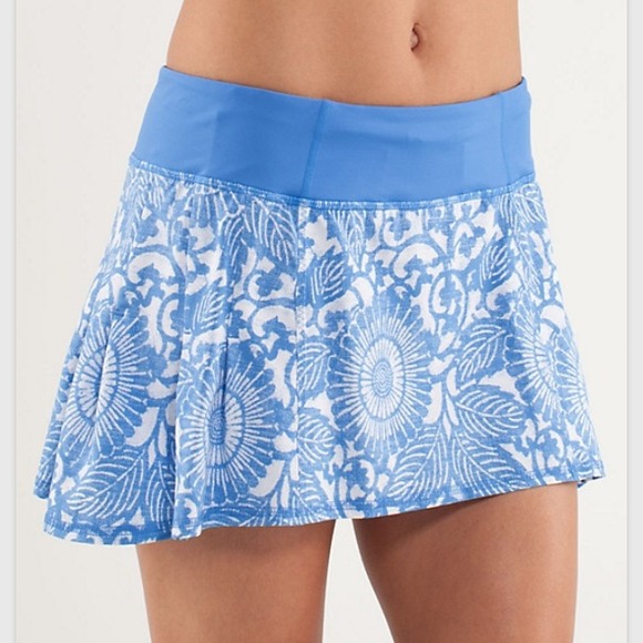 ❤️SOLD SOLD❤️Lululemon Run In The Sun Skirt 6