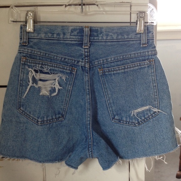 🚫SOLD Vintage high waisted jean shorts - Picture 2 of 4