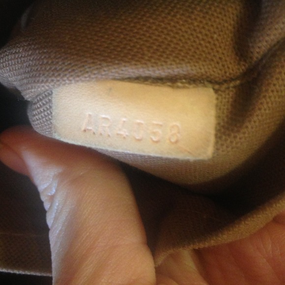 Code reads AR4058 - Picture 4 of 4