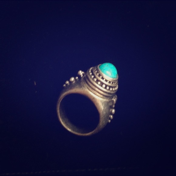 JewelMint Borgia Ring - Size 8