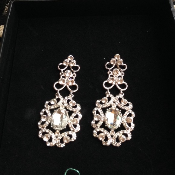 JewelMint Versailles Earrings