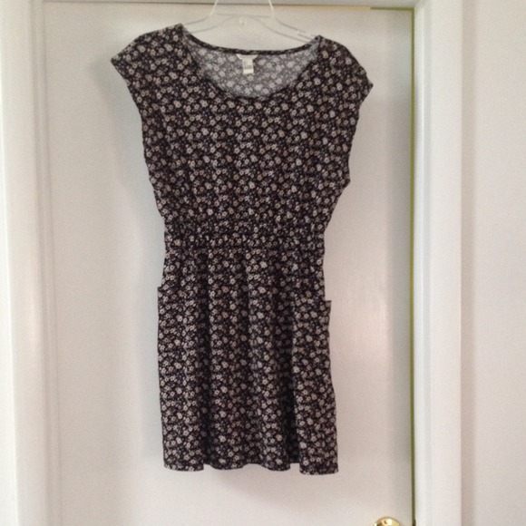 Forever 21 Dresses & Skirts - Floral Skater Dress