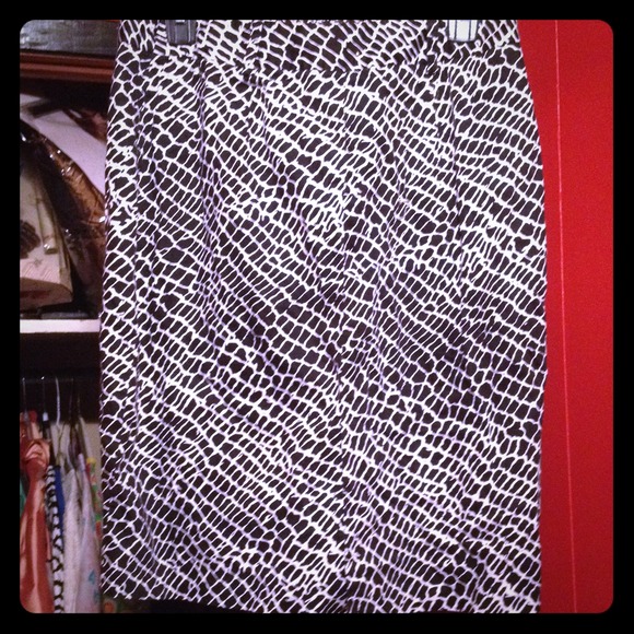 Black and white pencil skirt