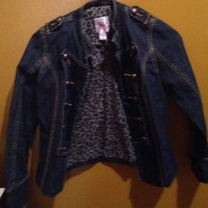 Jean jacket with buttons