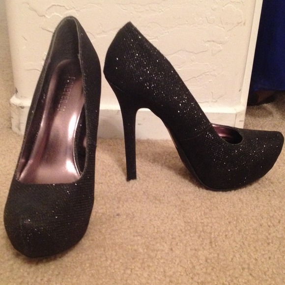 Black sparkly high heel shoes