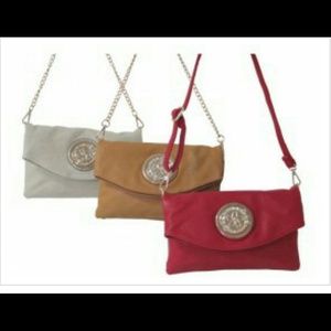 Cross shoulder bags