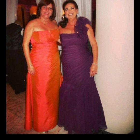 Gorgeous gown - Picture 2 of 4