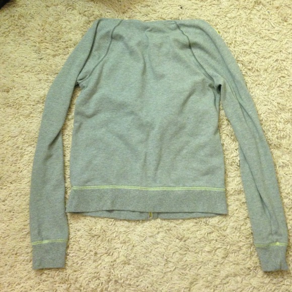 Too Small - Picture 3 of 3