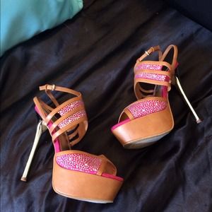 🌟REDUCED AGAIN🌟Magenta Bakers Catalina Heels