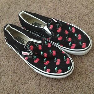 Vans! In women's size 6🍒🍒