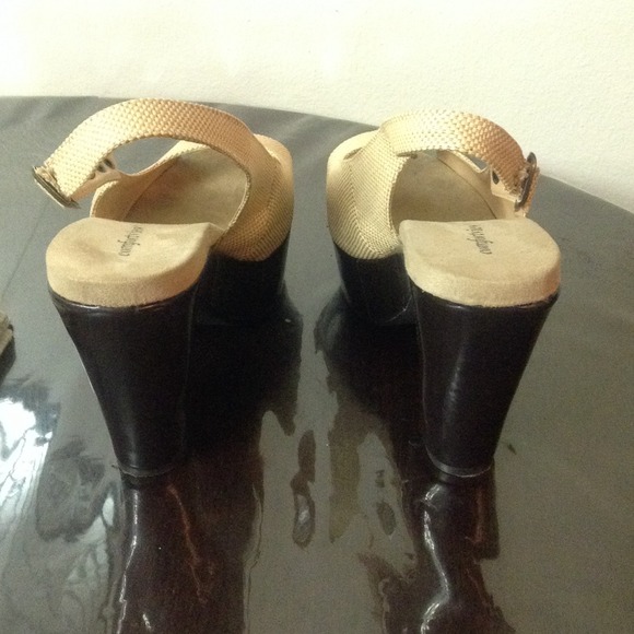 Shoes - Picture 3 of 4