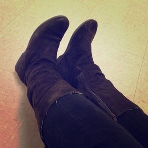 Reverse leather dark brown boots