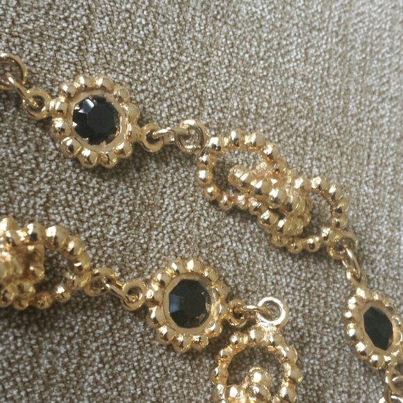 Pretty long coco chanel look gold tone necklace - Picture 2 of 3