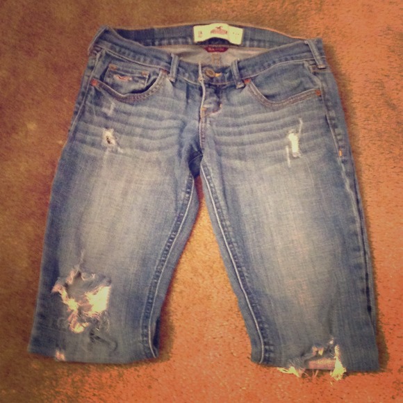 😃Hollister Destroyed Jeans