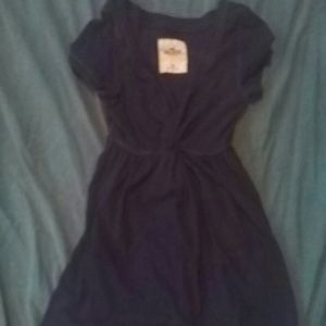 Navy blue shirt. will bundle w/ other hollister