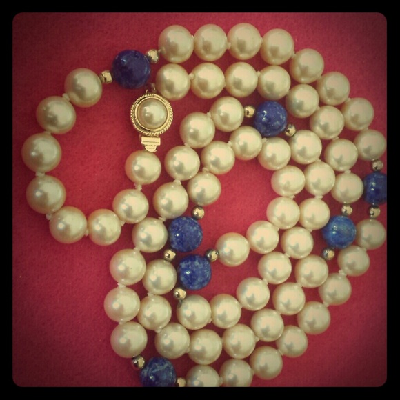 Extra long pearl and lapis lazuli stone necklace - Picture 1 of 3