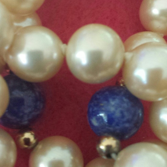 Extra long pearl and lapis lazuli stone necklace - Picture 3 of 3