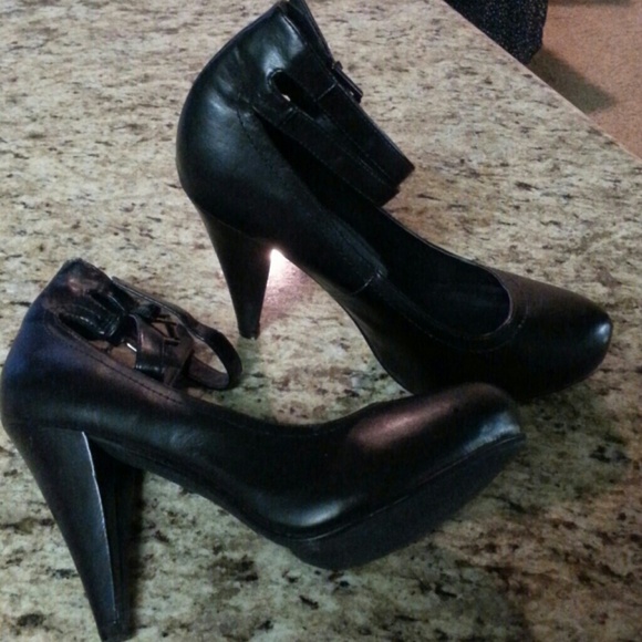 Shoe - Picture 2 of 3