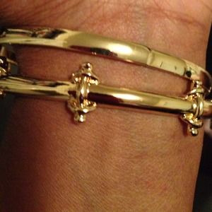 Set of 2 gold bangles