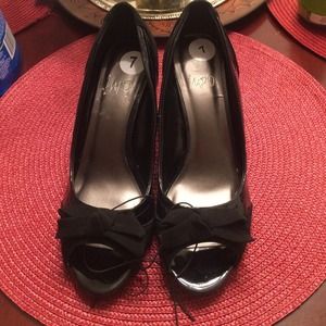 IMPO size 7 heels