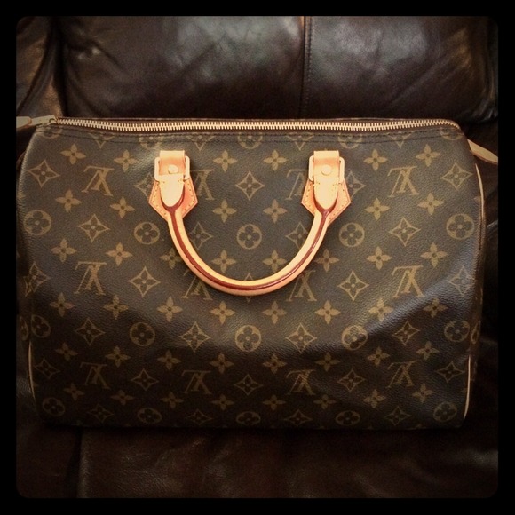 Authentic Louis Vuitton speedy 35 in monogram