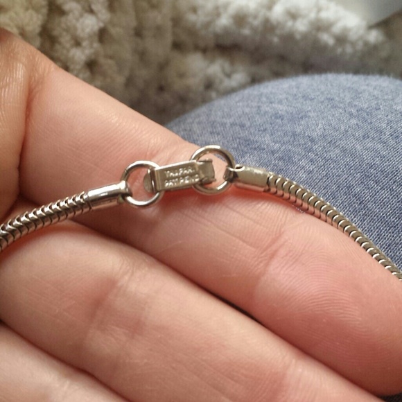 Vintage c.1960s TRIFARI neclace silvertone & gems - Picture 3 of 3