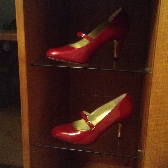 New red pumps