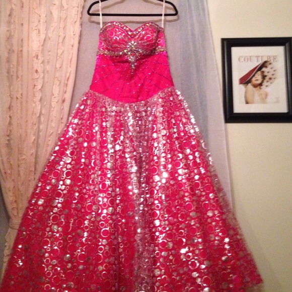 Gorgeous ball gown prom dress!