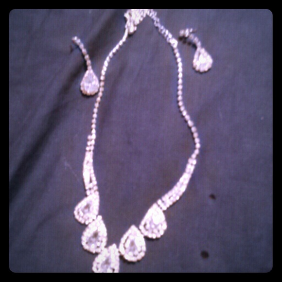 Neclace and earrings