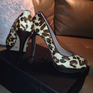 VINCE CAMUTO SPOTTED LEOPARD PUMPS!