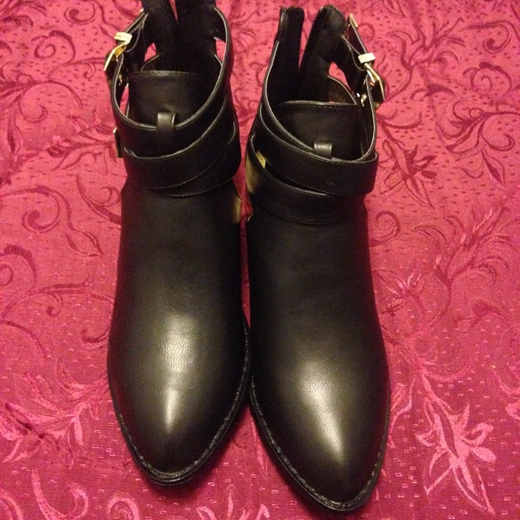 NWOT Jeffrey Campbell inspired black ankle boots