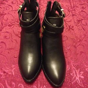 NWOT Jeffrey Campbell inspired black ankle boots