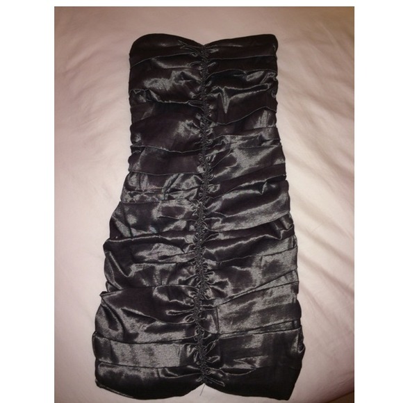 Silver Ruffle Fitted Dress💗 - Picture 2 of 4