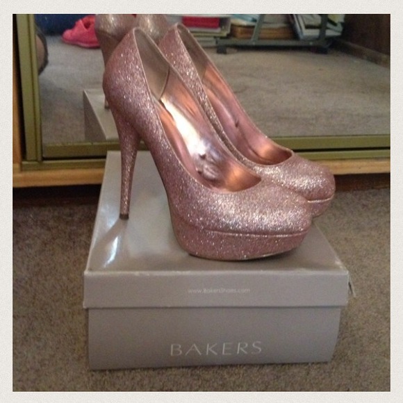 Bundle pink baker heels& white jeans
