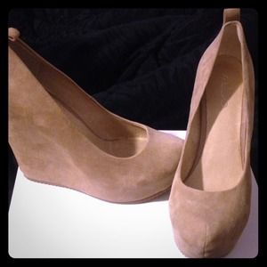 Tan Wedges
