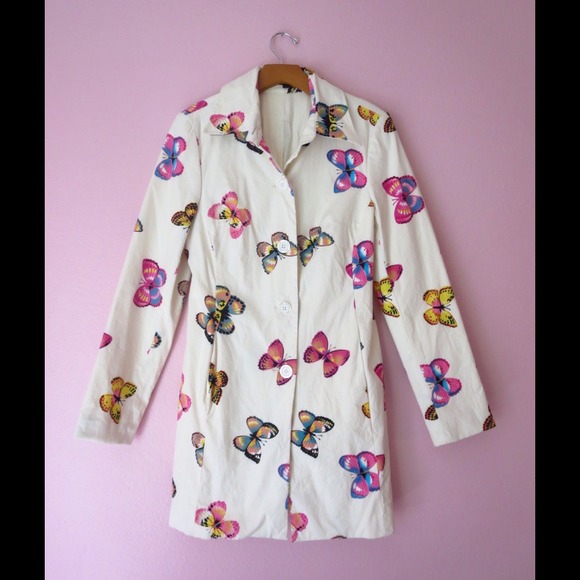 Butterfly trench coach