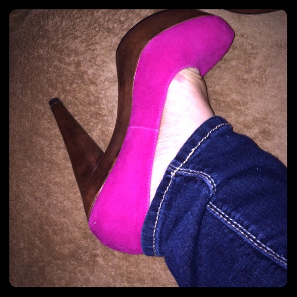 Pink wooden pumps