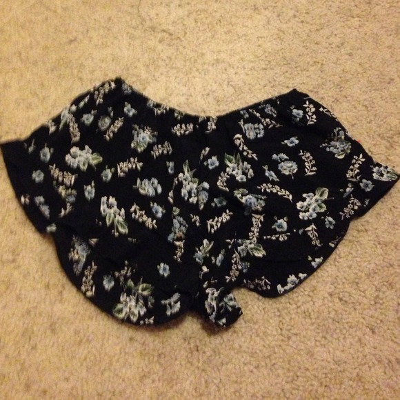 Brandy melville floral shorts