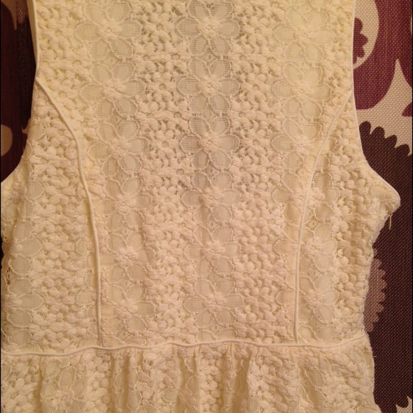 ✨SOLD IN BUNDLE✨Beautiful F21 lace dress - Picture 3 of 4