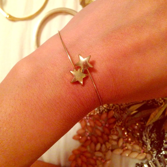 Gold star bracelet - Picture 1 of 3